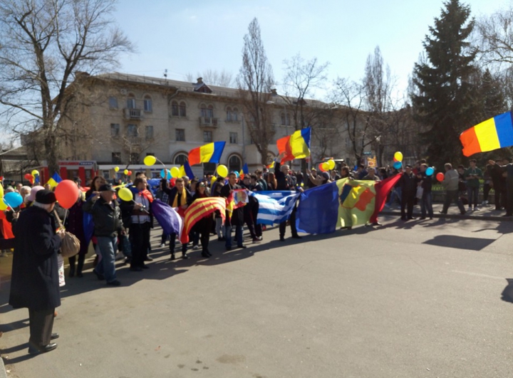 "UNIREA - ideal național" Mii de unioniști participă la un marș de amploare în Capitală (FOTO/VIDEO)