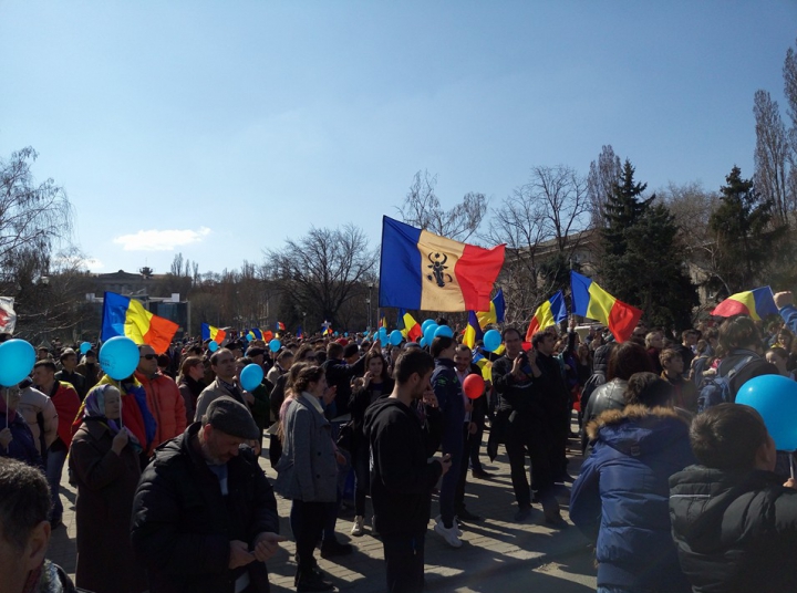 "UNIREA - ideal național" Mii de unioniști participă la un marș de amploare în Capitală (FOTO/VIDEO)