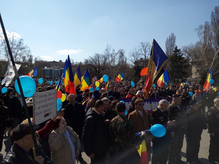 "UNIREA - ideal național" Mii de unioniști participă la un marș de amploare în Capitală (FOTO/VIDEO)