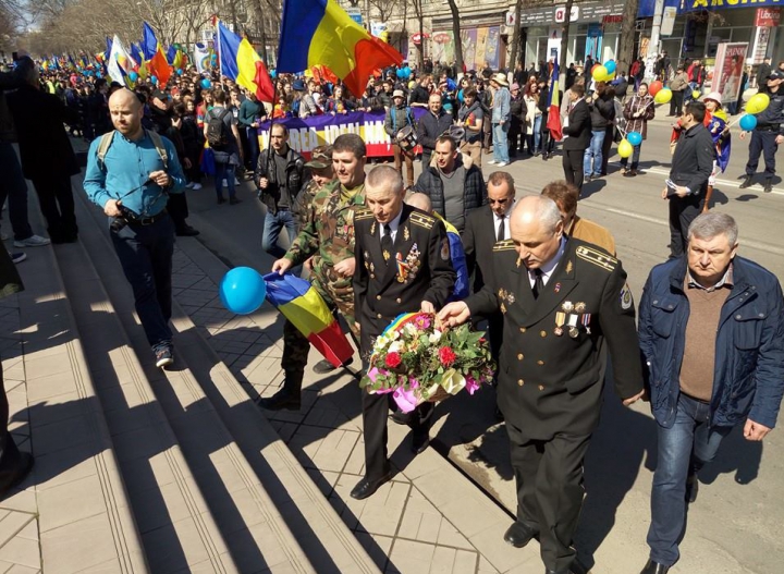 "UNIREA - ideal național" Mii de unioniști participă la un marș de amploare în Capitală (FOTO/VIDEO)