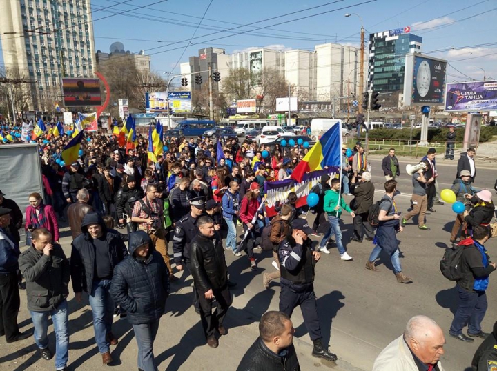 "UNIREA - ideal național" Mii de unioniști participă la un marș de amploare în Capitală (FOTO/VIDEO)