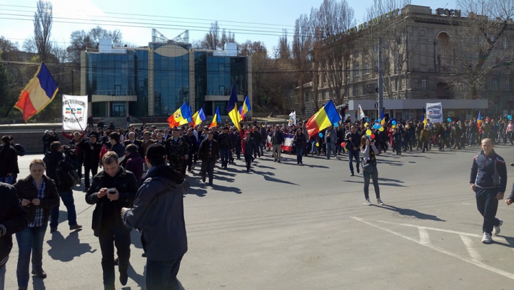 "UNIREA - ideal național" Mii de unioniști participă la un marș de amploare în Capitală (FOTO/VIDEO)