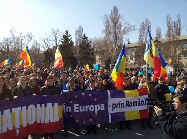 "UNIREA - ideal național" Mii de unioniști participă la un marș de amploare în Capitală (FOTO/VIDEO)