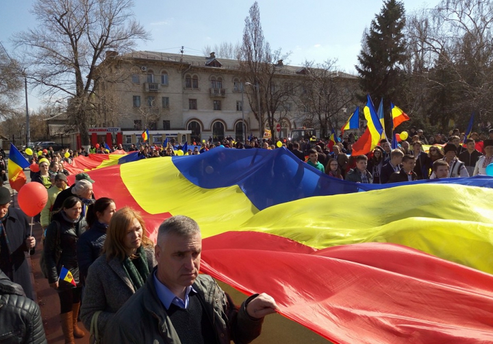 "UNIREA - ideal național" Mii de unioniști participă la un marș de amploare în Capitală (FOTO/VIDEO)