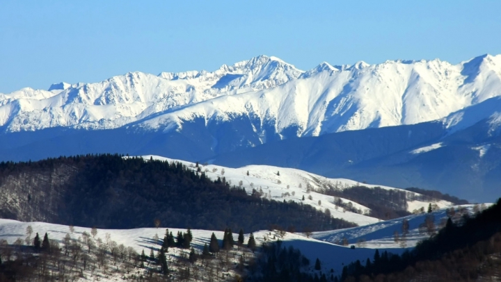 AVERTIZARE! Risc însemnat de avalanşe în Munţii Făgăraş şi Bucegi