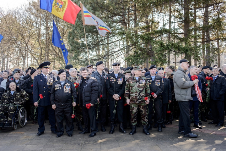 Memorie veșnică eroilor! Au fost depuse flori în cinstea celor căzuți în Războiul de la Nistru