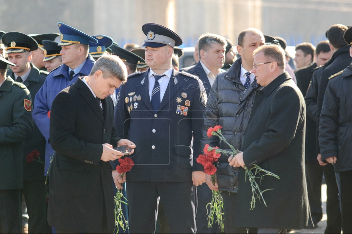 Memorie veșnică eroilor! Au fost depuse flori în cinstea celor căzuți în Războiul de la Nistru