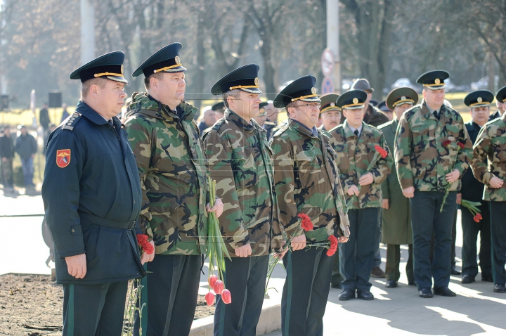 Memorie veșnică eroilor! Au fost depuse flori în cinstea celor căzuți în Războiul de la Nistru