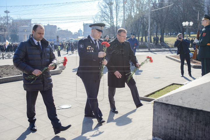 Memorie veșnică eroilor! Au fost depuse flori în cinstea celor căzuți în Războiul de la Nistru