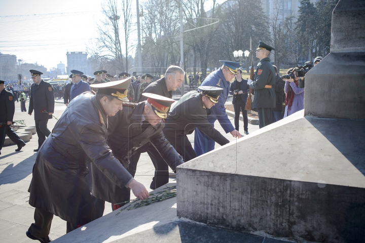 Memorie veșnică eroilor! Au fost depuse flori în cinstea celor căzuți în Războiul de la Nistru