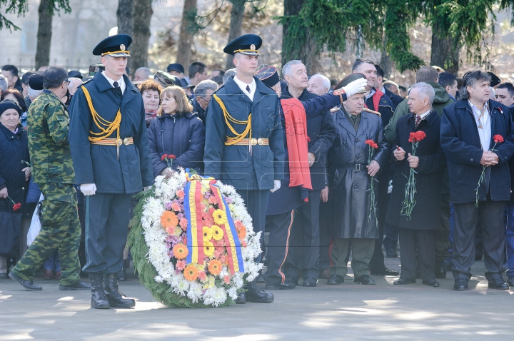 Memorie veșnică eroilor! Au fost depuse flori în cinstea celor căzuți în Războiul de la Nistru