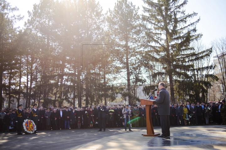 Memorie veșnică eroilor! Au fost depuse flori în cinstea celor căzuți în Războiul de la Nistru