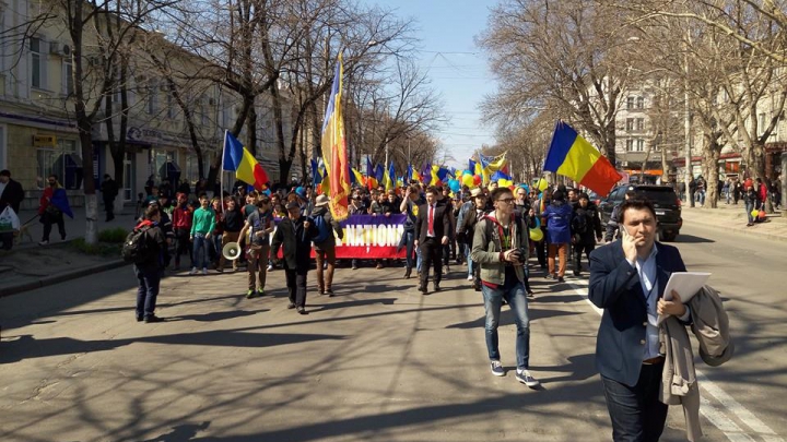 "UNIREA - ideal național" Mii de unioniști participă la un marș de amploare în Capitală (FOTO/VIDEO)