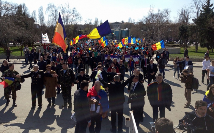 "UNIREA - ideal național" Mii de unioniști participă la un marș de amploare în Capitală (FOTO/VIDEO)