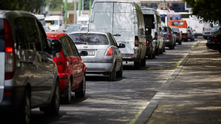 ESCROCHERIE sau NEATENŢIE?! Un caz din trafic aminteşte de faima tristă a anilor '90 (VIDEO)