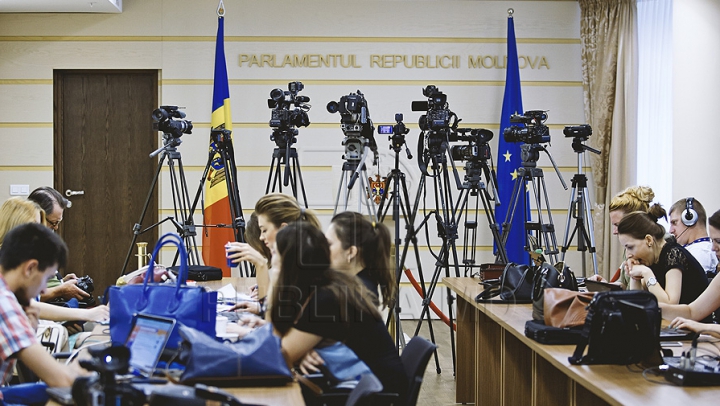 Chestiunea accesului cameramanilor în sala de şedinţe a Parlamentului, tot mai aproape de soluţie