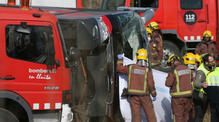 TRAGEDIE! Cel puțin 13 persoane au murit după ce un autocar cu studenți Erasmus s-a răsturnat