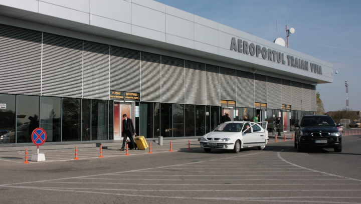 Panică pe aeroportul internațional din Timișoara! Trei persoane, imobilizate de pasageri