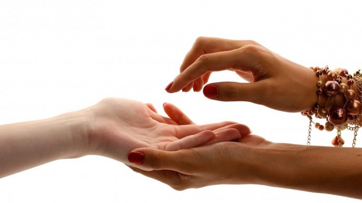 UIMITOR! Ce spune linia palmei despre dragoste și căsătorie 