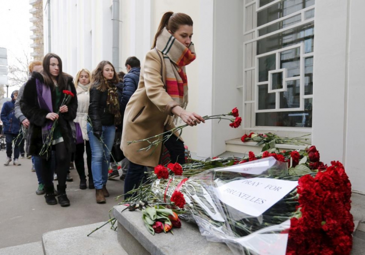 Întreaga lume a adus un OMAGIU victimelor atentatelor de la Bruxelles (GALERIE FOTO)