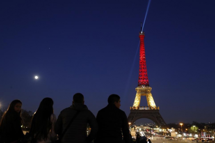 Întreaga lume a adus un OMAGIU victimelor atentatelor de la Bruxelles (GALERIE FOTO)