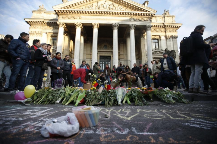 Întreaga lume a adus un OMAGIU victimelor atentatelor de la Bruxelles (GALERIE FOTO)