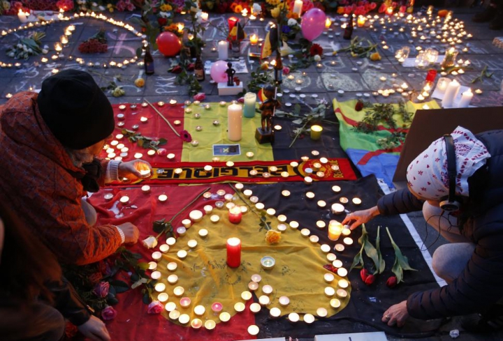 Întreaga lume a adus un OMAGIU victimelor atentatelor de la Bruxelles (GALERIE FOTO)