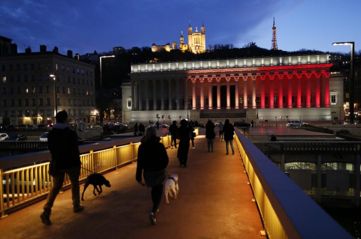 Întreaga lume a adus un OMAGIU victimelor atentatelor de la Bruxelles (GALERIE FOTO)