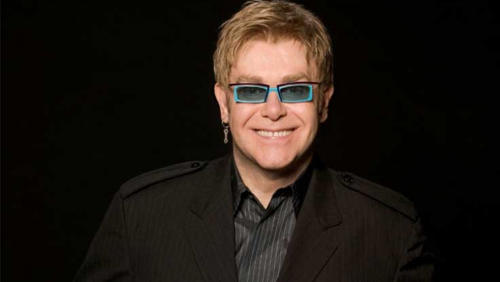 Elton John, dat în judecată de unul dintre angajații săi. Artistul este acuzat de hărțuire sexuală