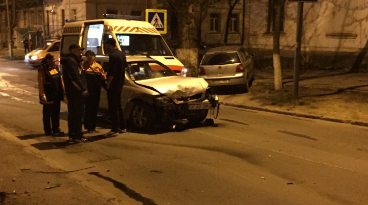 ACCIDENT grav în Capitală. Mașini făcute ZOB la o intersecție (FOTO)