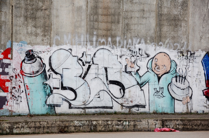 Vandalism sau artă urbană? Zeci de clădiri şi monumente din Capitală, mâzgălite cu graffiti