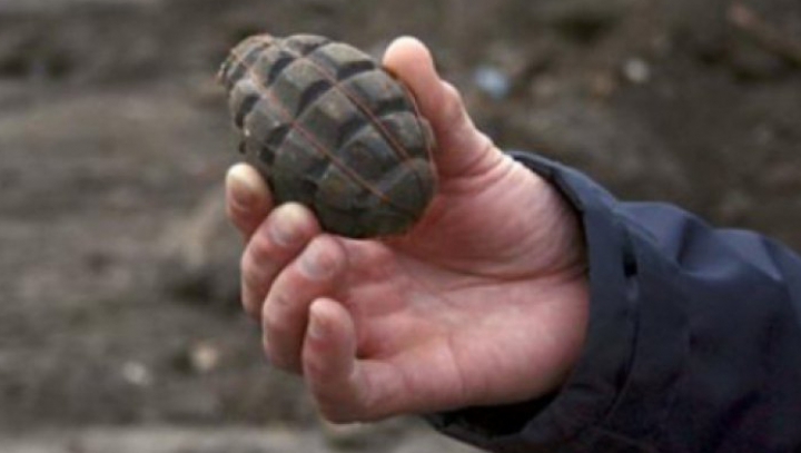 Atac cu arme şi grenade la o secţie de poliţie din Istanbul. Atacatoarele, blocate într-un apartament 