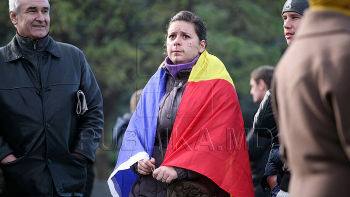 Miting unionist de AMPLOARE! Oamenii marchează 98 de ani de la Unirea Basarabiei cu România (FOTO)