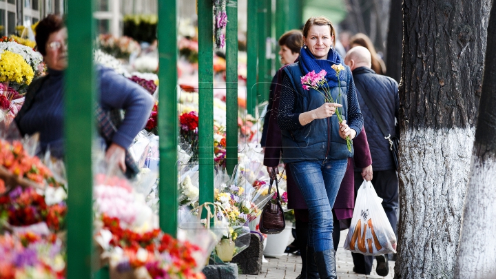 De ziua ta, FEMEIE! Bărbații au dat buzna la florării pentru a-și bucura iubitele (FOTO/VIDEO)