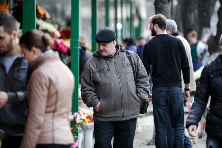 De ziua ta, FEMEIE! Bărbații au dat buzna la florării pentru a-și bucura iubitele (FOTO/VIDEO)