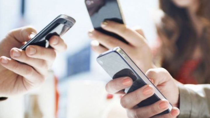 INCREDIBIL! Cum vom putea încărca telefoanele mobile la soare 