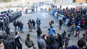 VIOLENŢE la graniţa dintre Austria și Italia! Sute de manifestanţi s-au încăierat cu poliţia 
