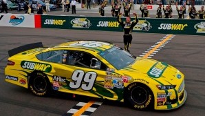 Cursă dramatică în NASCAR! Câştigătorul etapei desfăşurate în Virginia s-a decis pe ultima sută de metri