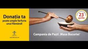 "Masa Bucuriei"! Voluntarii i-au convins pe clienţii unor magazine să doneze alimente pentru nevoiaşi