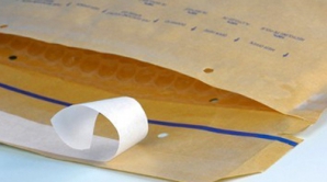 FENOMEN GRAV! Vameșii găsesc tot mai des astfel de substanțe în plicurile poștale (VIDEO)