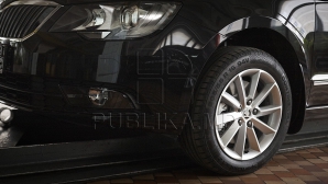 Oamenii, REVOLTAŢI de cele văzute la intersecţia străzilor Varlaam cu Pârcălab: Parcăm ca boii (FOTO)