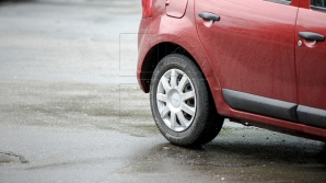 SCANDAL! Cum a parcat o şoferiţă din Capitală. PIETONII AU SUNAT IMEDIAT LA POLIŢIE (VIDEO)