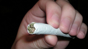 30 de zile de arest pentru o femeie, bănuită de trafic de narcotice