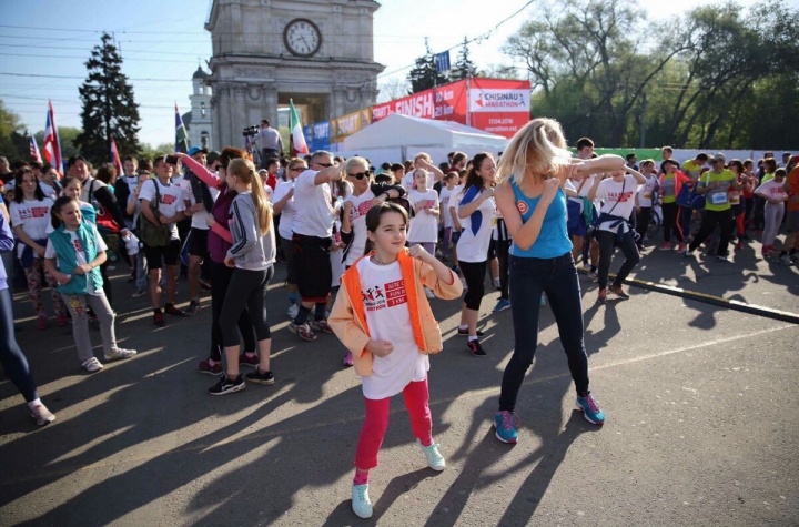 Maratonul Internaţional: La competiţie a participat şi Andrian Candu cu fiul (GALERIE FOTO)