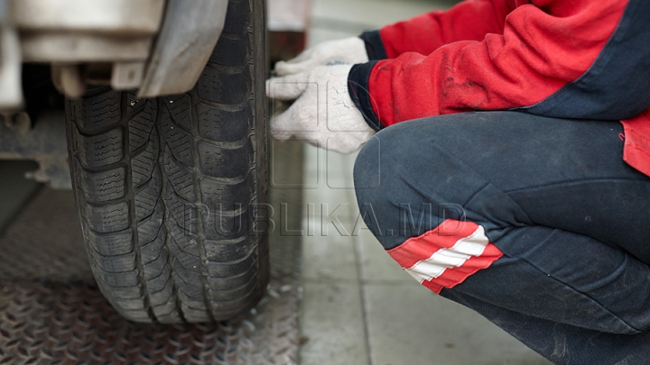 Nu ai trecut încă la anvelopele de vară? RISCURILE la care îți expui automobilul