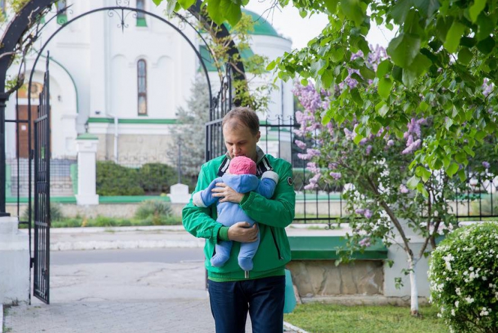 "Fericirea există". Nina Ștanski și Evgheni Șevciuk, la plimbare cu fiica lor, Sofia (FOTO)