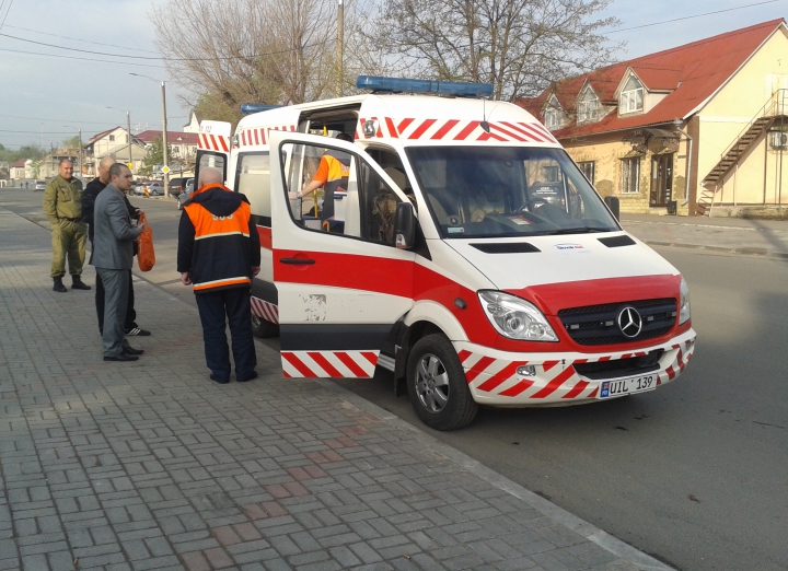 REVOLTĂTOR! O femeie din Capitală a căzut într-o gură de canalizare nesemnalizată (FOTO)