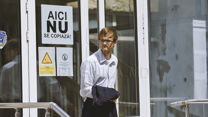 ATENŢIE, ELEVI! Până CÂND puteţi depune actele pentru a primi 10 din oficiu la limba engleză