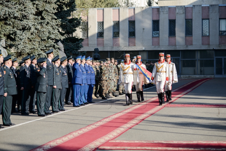 Moldova sărbătoreşte Drapelul de Stat! La Ministerul Apărării a fost organizată o ceremonie dedicată Tricolorului