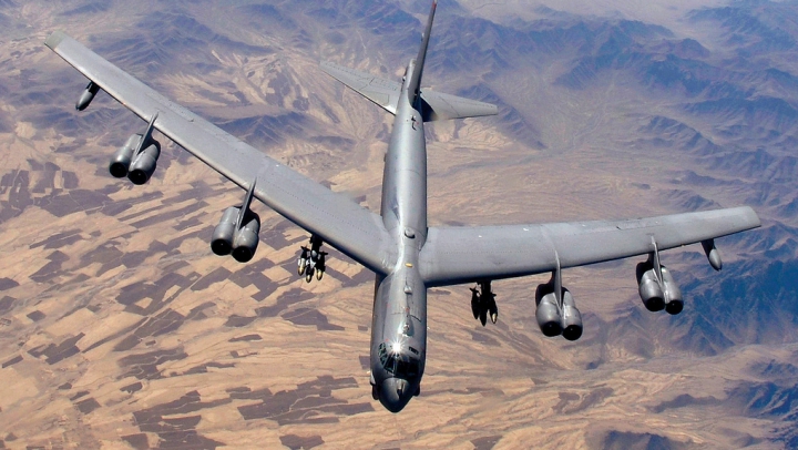 SUA utilizează pentru prima oară împotriva Statului Islamic un bombardier strategic B-52